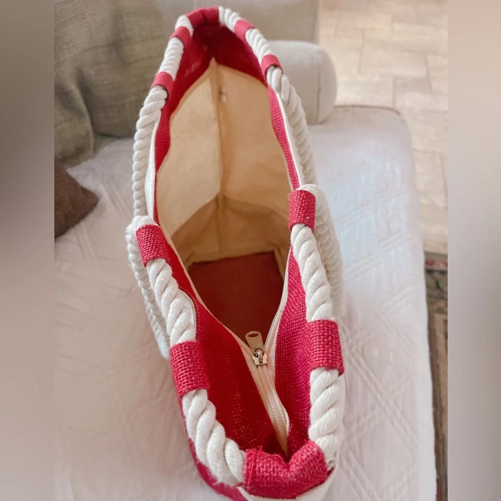 Linens totes - Picture 2 of 3